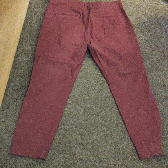 Burgundy Old Navy straight legged pants - Size 16 - Picture 4 of 4